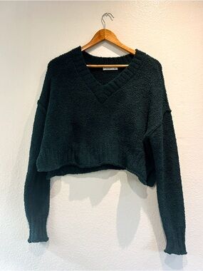 Cozy V-Neck Cropped Sweater - Dark Green